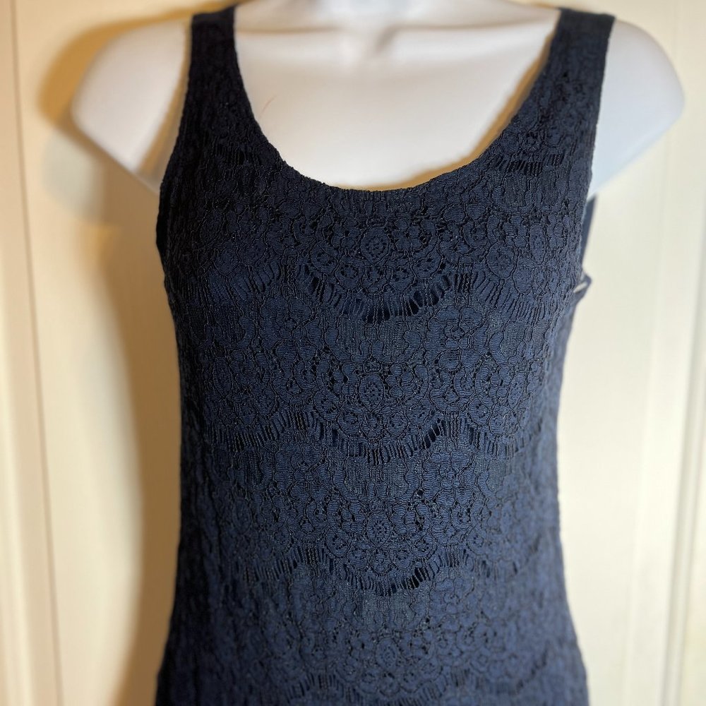 NWOT Navy Van Heusen sleeveless lace top